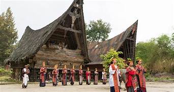 Menyaksikan Paduan Alam dan Budaya di Festival Danau Toba yang Meriah